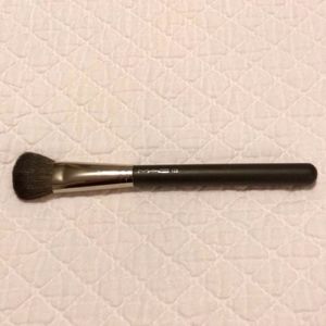 MAC cosmetics 128 makeup brush